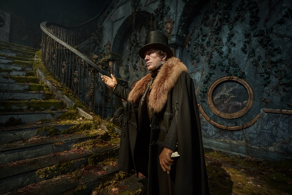 FRANKENSTEIN:Harlander (Christoph Waltz) Cr. Ken Woroner/Netflix © 2025