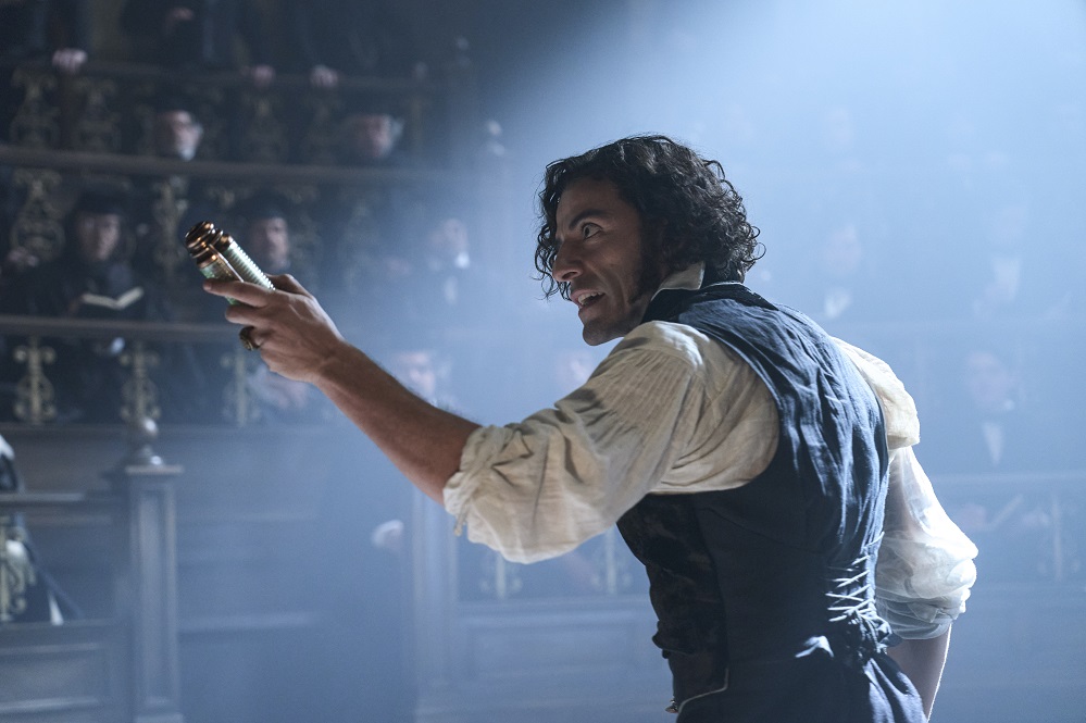 FRANKENSTEIN: Victor Frankenstein (Oscar Isaac): Costumele Kate Hawley