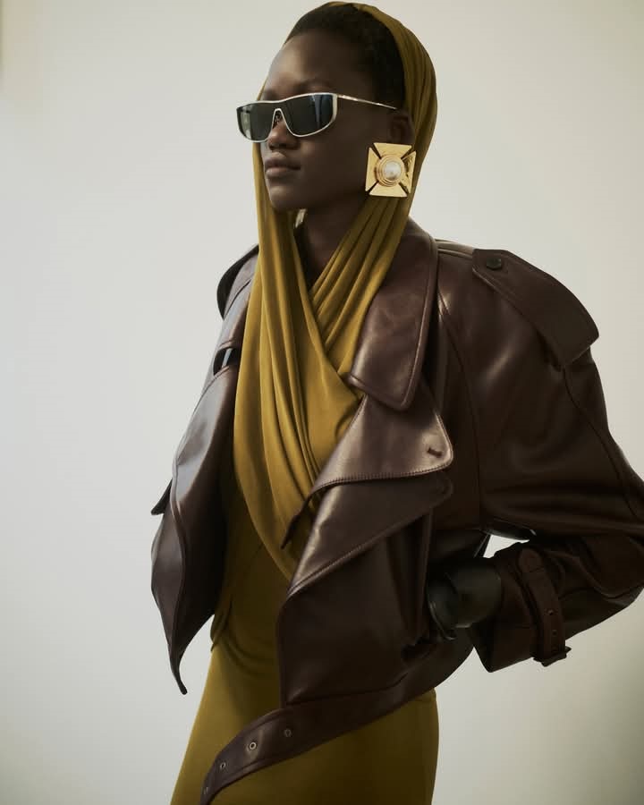 Bijuterii 2026: cercei epici Saint Laurent Sursa foto: Facebook Saint Laurent