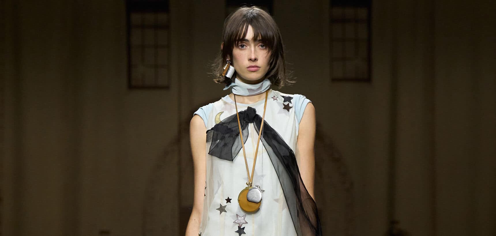 Bijuterii 2026: colier portofel Coach Sursa foto: Facebook Coach