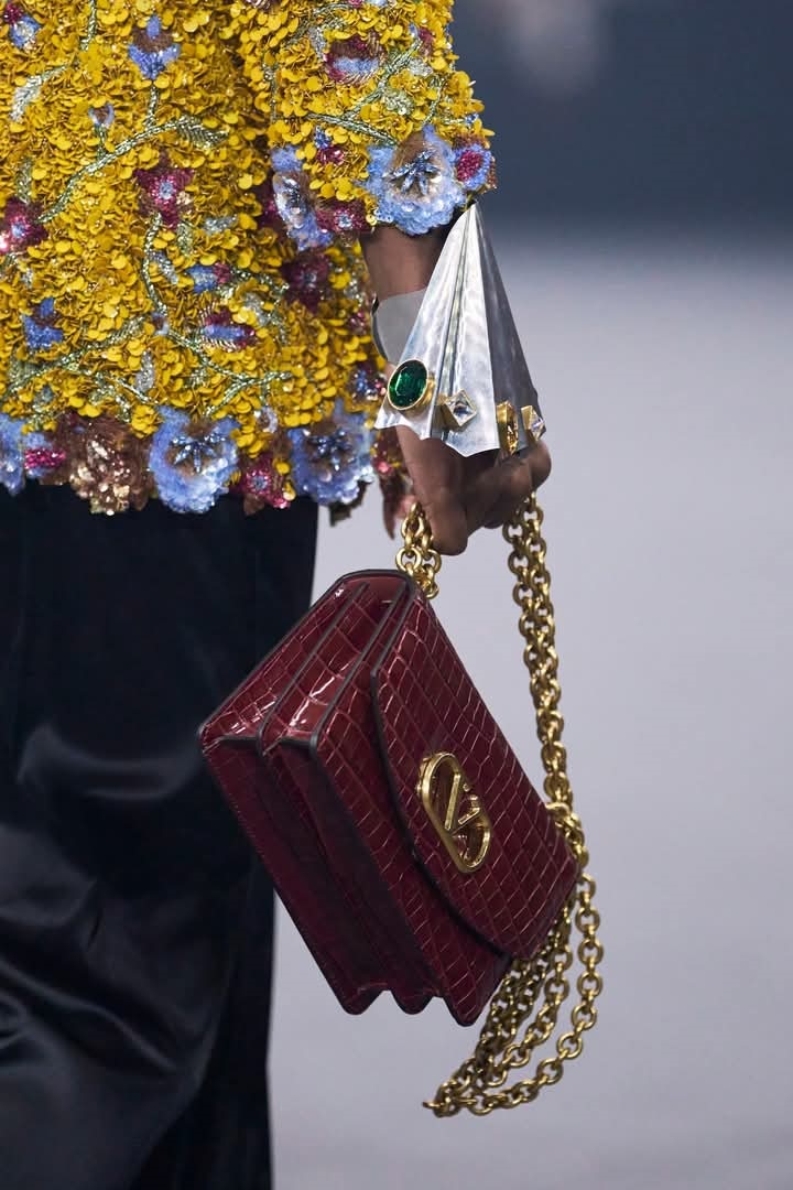 Bijuterii 2026: brățări supradimensionate Valentino Sursa foto: Facebook Valentino