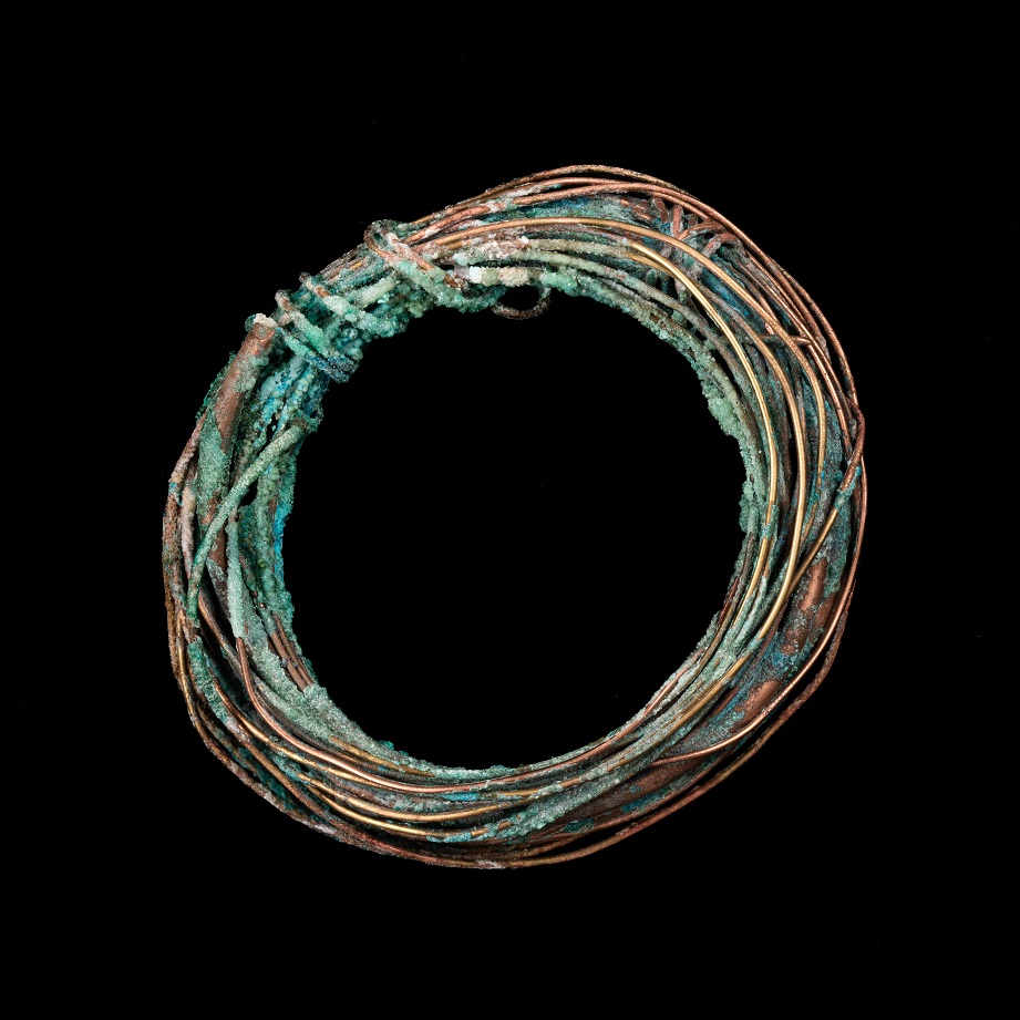 PROTO DANDY Tezaurul de la Hinova Sârme brățări Sursa foto: Paul Popa