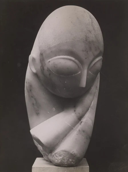 ”Brâncuși și muzele sale” Fotografie, Domnișoara Pogany, vedere din față, 1914-1920, colecție privată